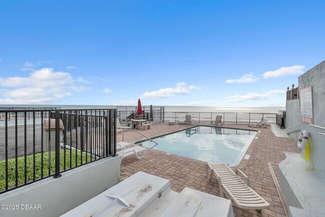 Building Photo - 1404 N Atlantic Ave