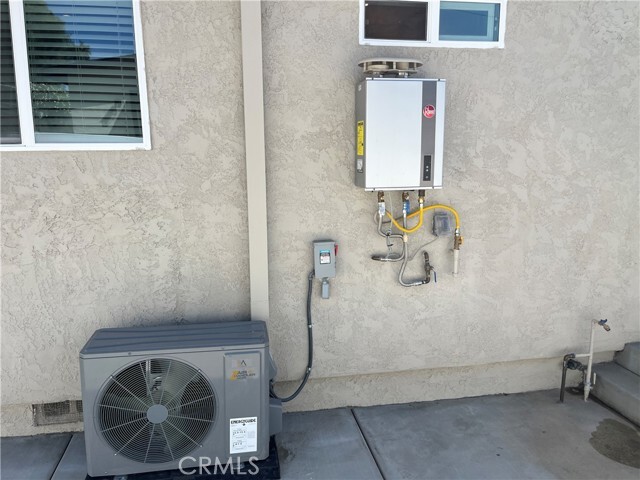 Building Photo - 9335 Chimney Rock Ln