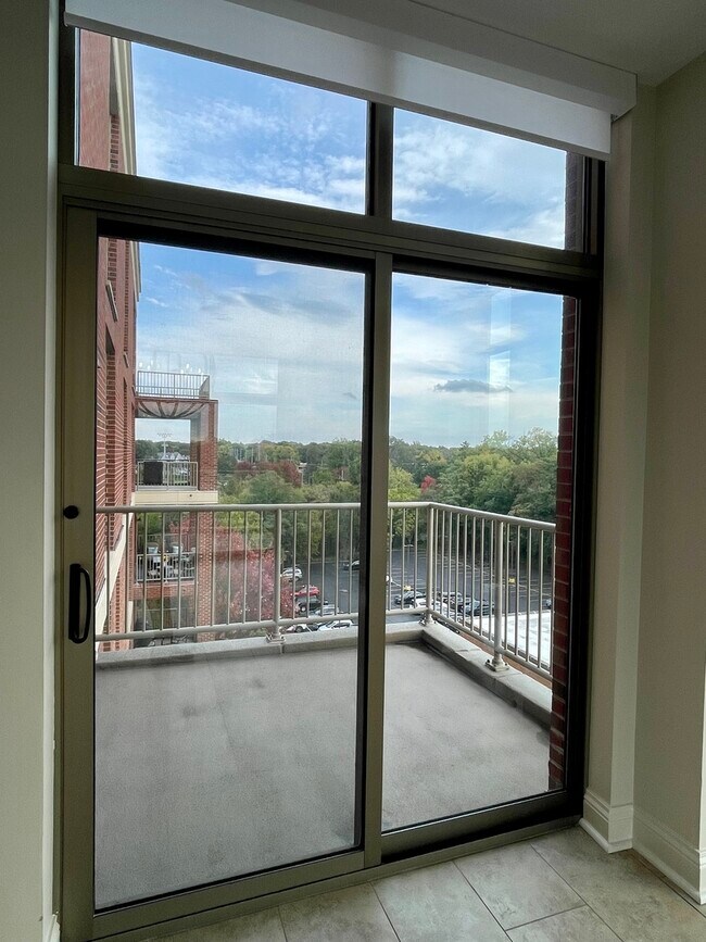 Building Photo - 520 S Washington St