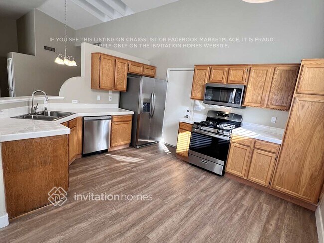 Building Photo - 1897 Longmeadow St