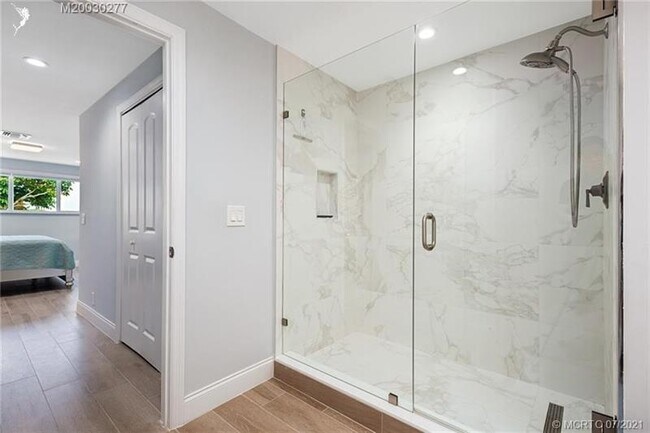 Building Photo - 356 Granada St