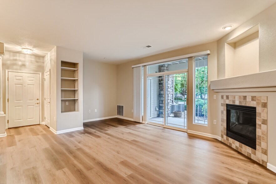 Building Photo - 8427 S Hoyt Way