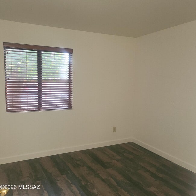 Building Photo - 624 S Cynthia Ave