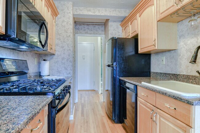 Building Photo - 510 Deal Lake Dr