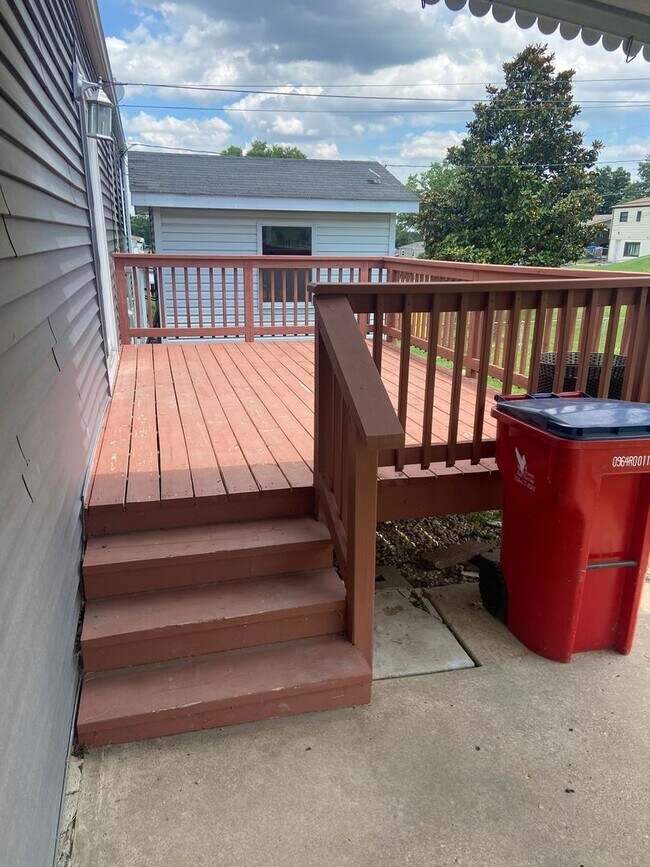 Building Photo - For Rent: Charming 3 Bedroom, 2 Bath Single-Family Home in St. Louis Monthly Rent: $1,950 (2 year...