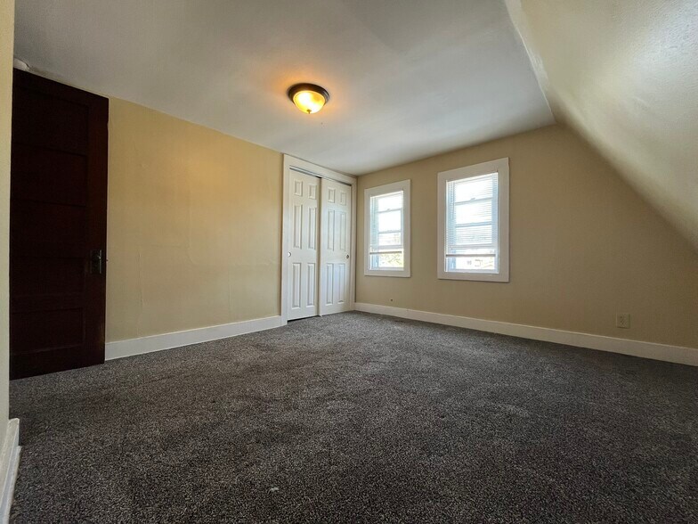 Building Photo - 2223 E Vollmer Ave