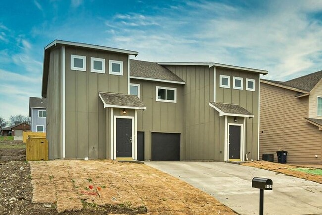 Primary Photo - Fort Worth Duplex NOW LEASING for a June M...