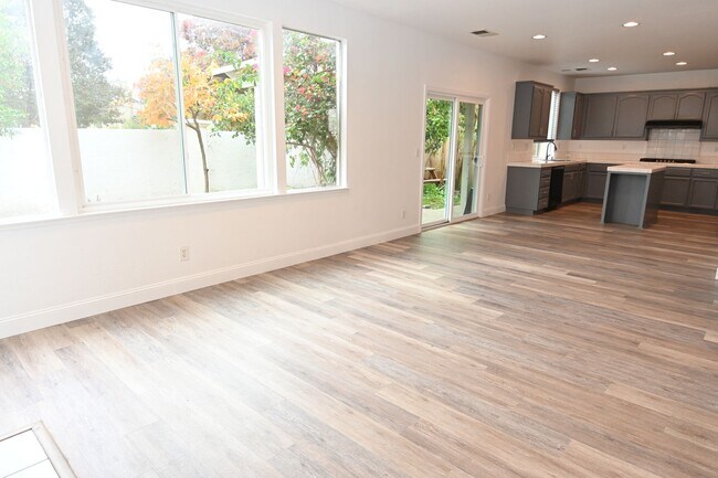 Building Photo - Stunning 5-Bedroom 3 bath 2 story Home in Prime North San Jose Location.