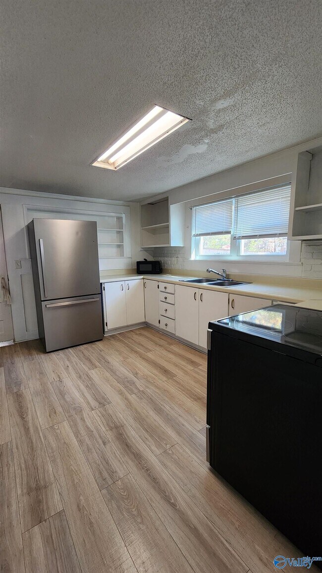 Building Photo - 1321 Ann St NW