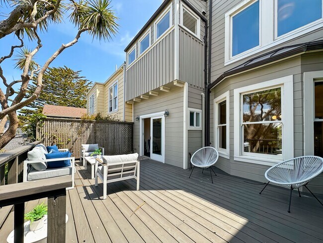 Building Photo - Beautiful 4BR+/3.5BA Edwardian Single-Fami...