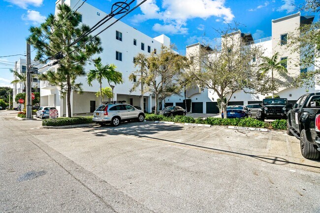 Building Photo - Monthly rental for Season , ( min 4 months)