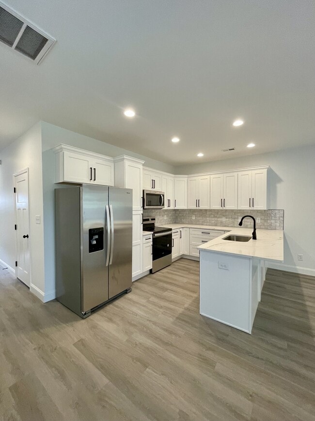 Building Photo - 129 Independence Ln