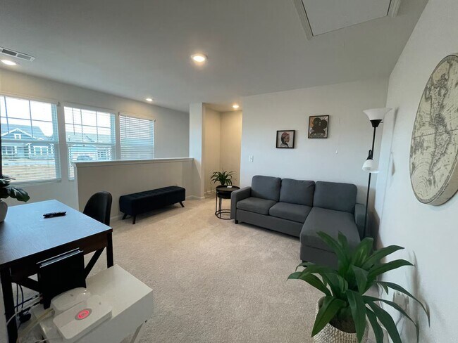 Building Photo - Furnished Townhome in Greer is Available