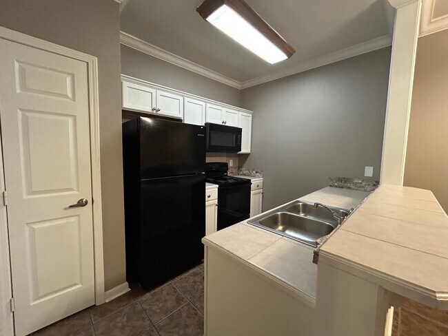 Building Photo - CONDO UNIT IN DENHAM SPRINGS