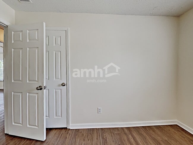 Building Photo - 7132 New Dale Rd