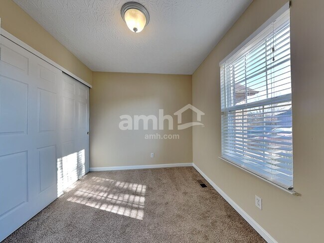 Building Photo - 2422 Hilliard Dr