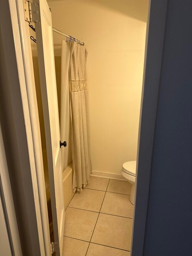 Building Photo - 2057 Dellwood Dr