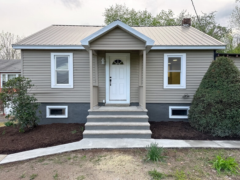 Primary Photo - 93 N Greenview Rd