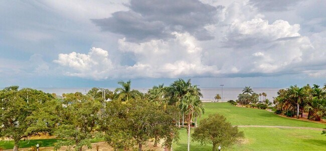 Building Photo - 1120 N Shore Dr NE