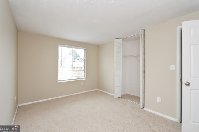 Building Photo - 2077 Raintree Pl