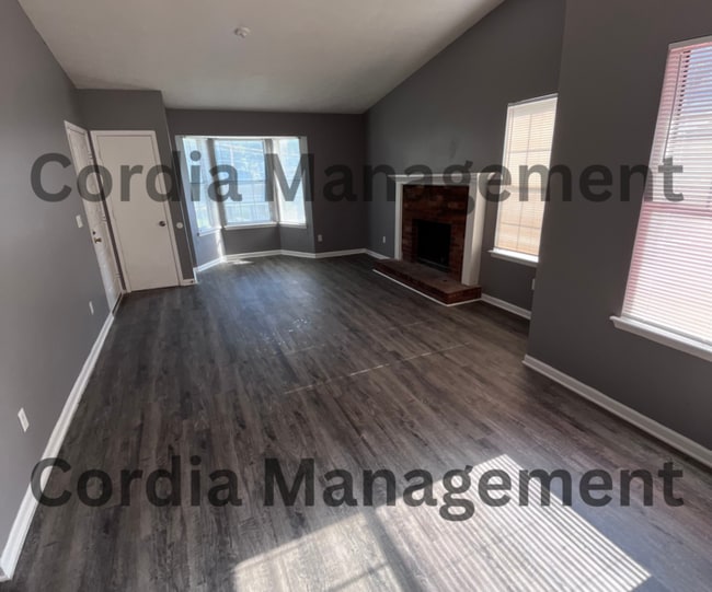 Building Photo - Beautiful 3 Bedroom 2 bathroom Home in Lit...