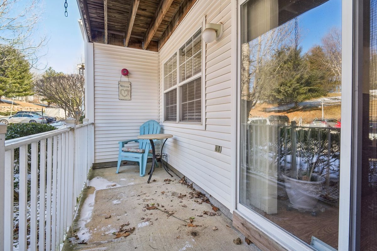 Building Photo - 95 Crestview Ln