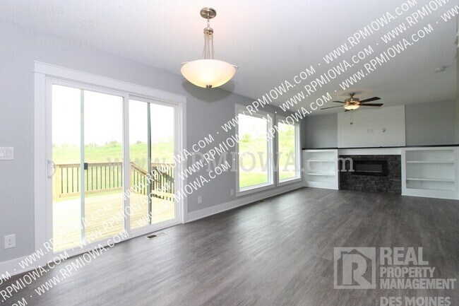 Building Photo - 5374 Destiny Dr
