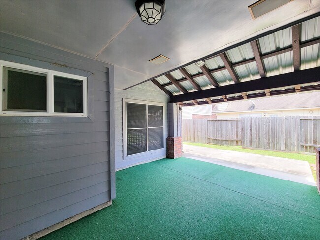 Building Photo - 8747 Fondren Village Dr