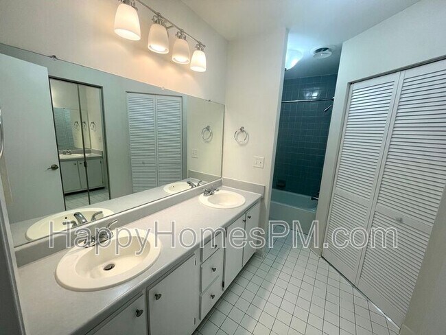 Building Photo - 1125 Monaco Dr