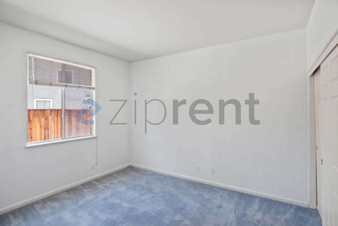 Building Photo - Unit