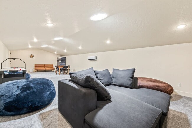 Building Photo - 303 CM Rdg Ln