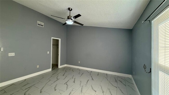 Building Photo - 2482 Quail Run Blvd N