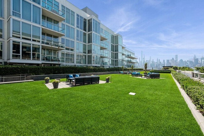 Building Photo - 1000 Ave at Port Imperial