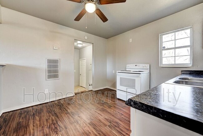 Building Photo - 12813 NE 37th St