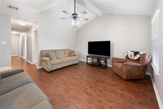 Building Photo - 3609-3611 Oldenburg Ct