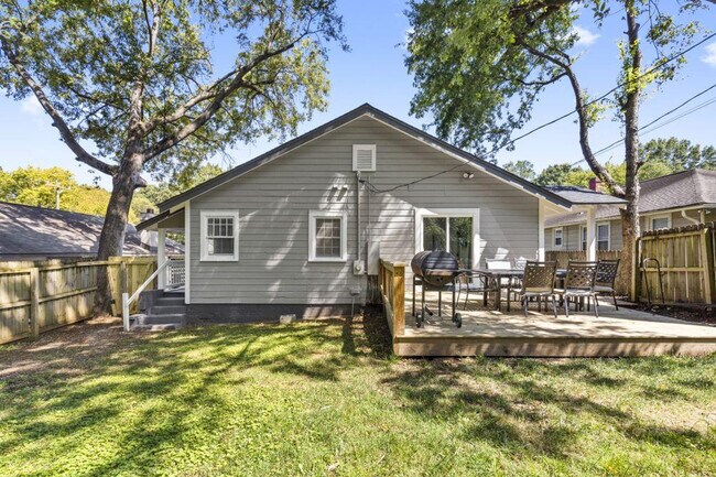 Building Photo - 822 Parkwood Ave