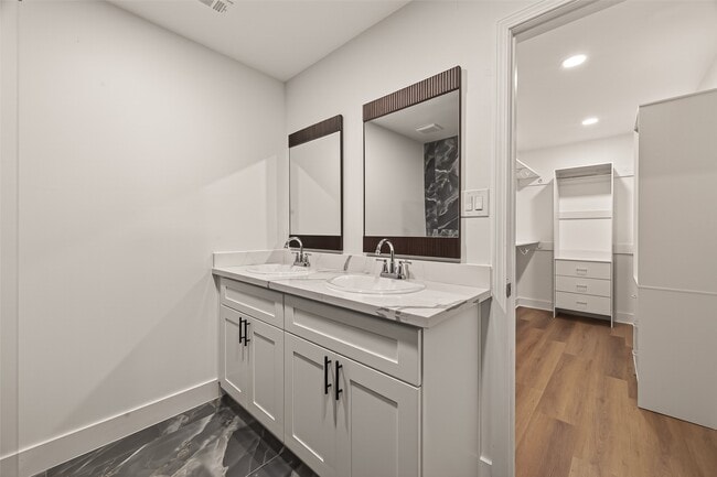 Building Photo - 5503 Jason St