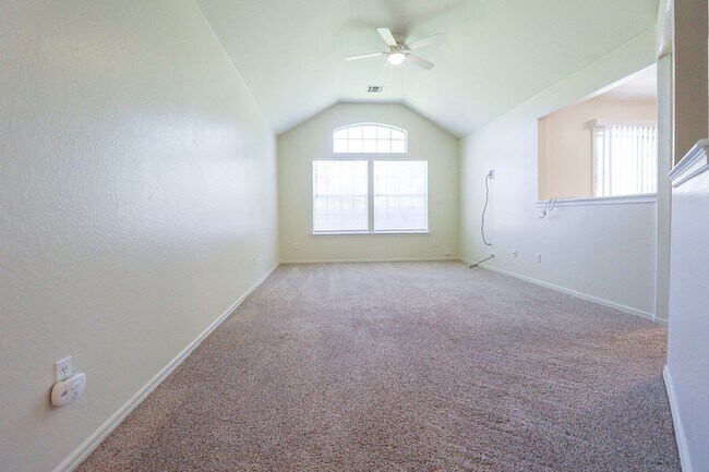 Building Photo - 2 Bed 1 Bath House in Claremore