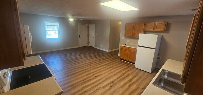 Building Photo - 300 N Ferne Clyffe Rd