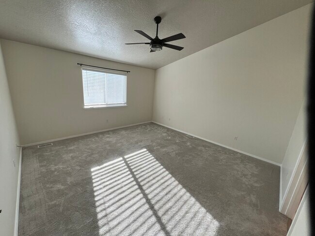 Building Photo - 173 E Moskee St