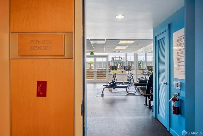 Building Photo - 501 Beale St