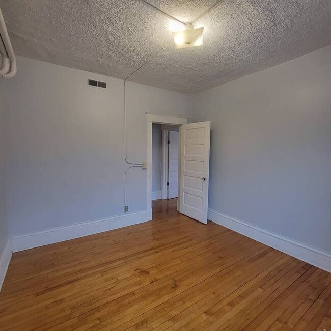 Building Photo - 597 Blair Ave