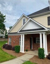Building Photo - 12015 Valley Oak St