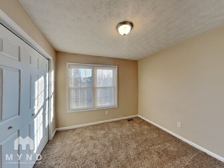 Building Photo - 123 Eagle Glen Dr