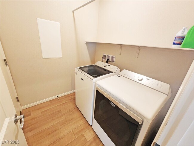 Building Photo - 5375 E La Campana Dr