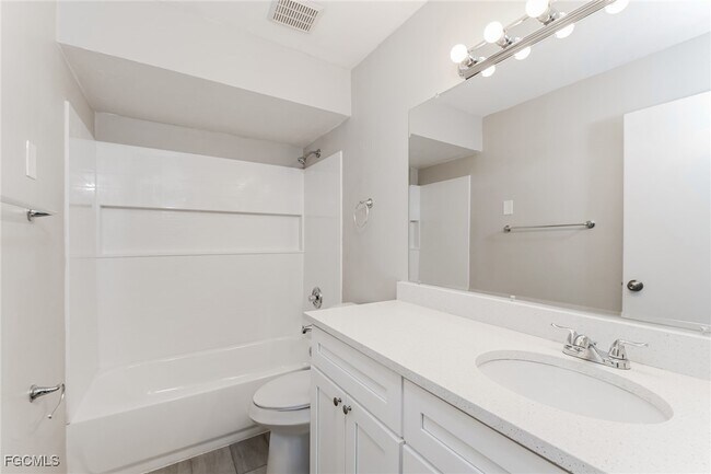 Building Photo - 3604 SW 6th Ave