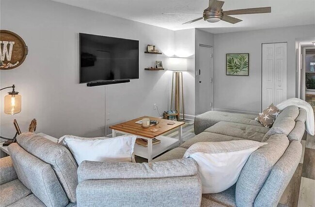 Building Photo - 661 Poinsettia Ave