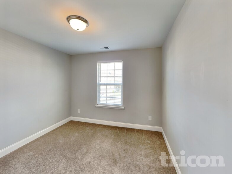 Building Photo - 311 Cloverbrook Way