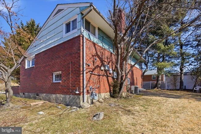 Building Photo - 2423 Harwood Rd