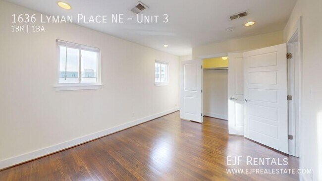 Building Photo - 1636 Lyman Pl NE